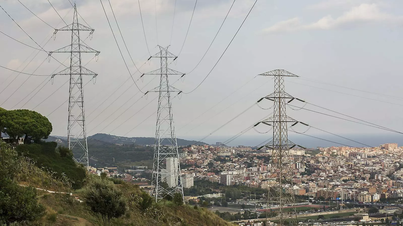 Torres de transport d'electricitat als voltants de Barcelona.