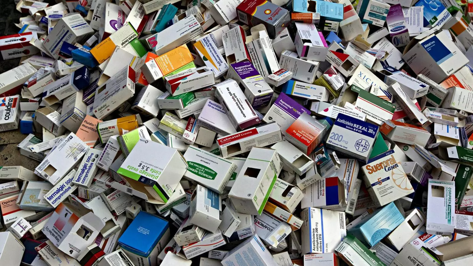 Una pila d'envasos farmacològics buits, en una imatge d'arxiu.