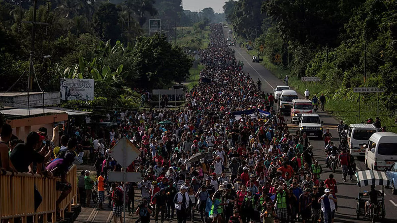 Una caravana de migrants procedents de l'Amèrica Central va cap a Tapachula des de Ciudad Hidalgo, després de creuar la frontera de Guatemala amb Mèxic, en direcció als Estats Units l'octubre de 2018