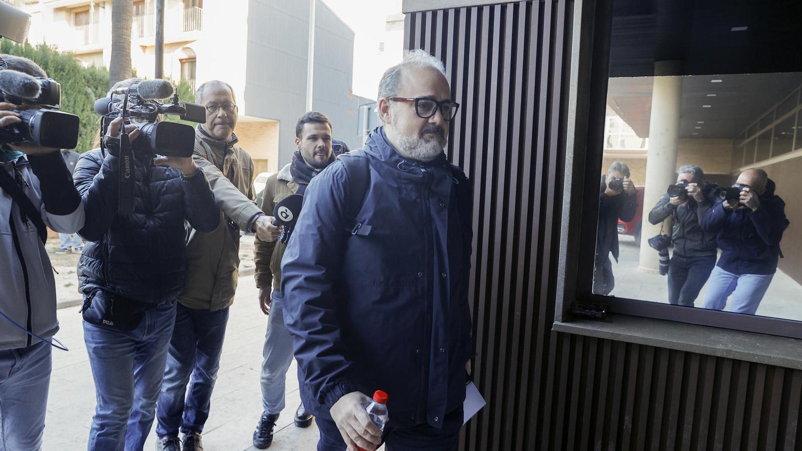The advisor to the former Valencian president Carlos Mazón, Josep Lanuza, at the doors of the Catarroja court.