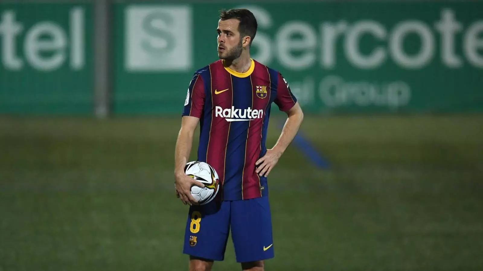 Miralem Pjanic en el partit de Copa del Rei al camp del Cornellà, en què va fallar un penal abans d’anar a la pròrroga.
