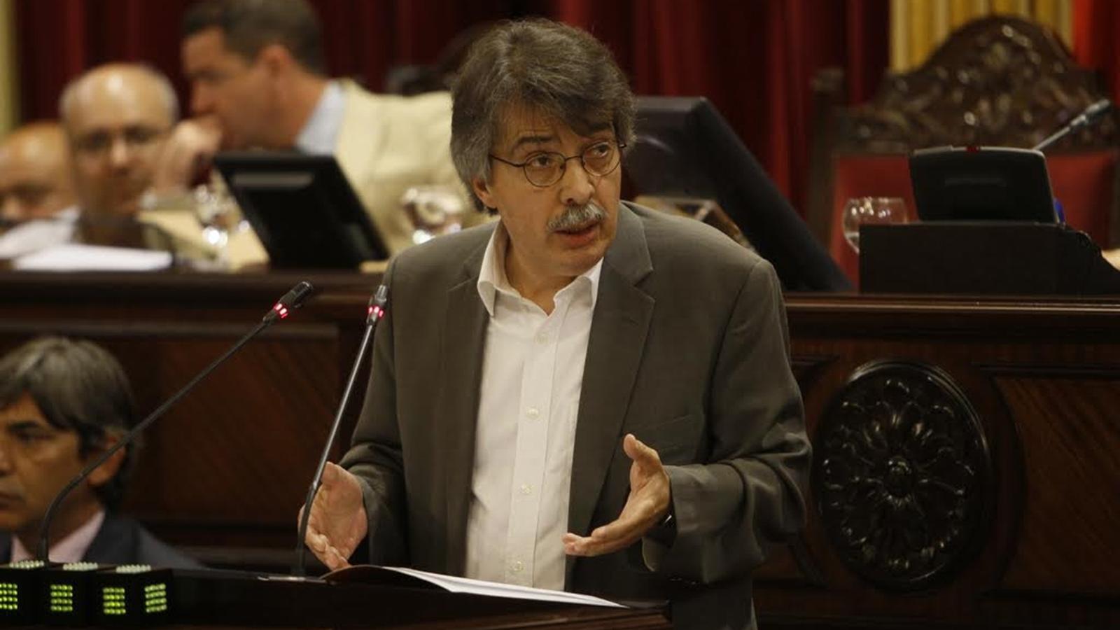 El portaveu de Ciutadans, Xavier Pericay, al Parlament balear / ISAAC BUJ