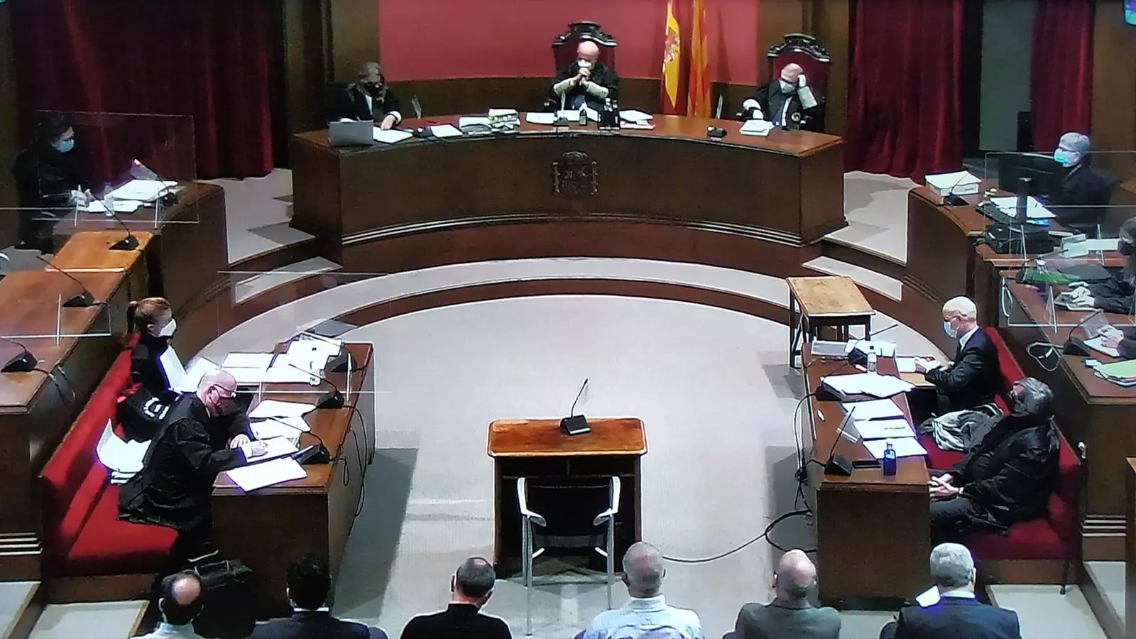 Els sis exresponsables de l'ACA condemnats, durant el judici a l'Audiència de Barcelona