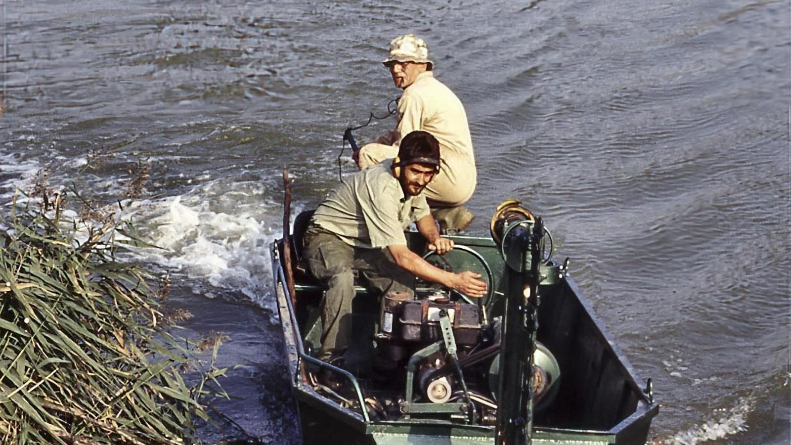 Xisco Lillo and Amo in Llorenç Lloret with the Pixedis mower in 1994, removing reeds from the Albufera canals.
