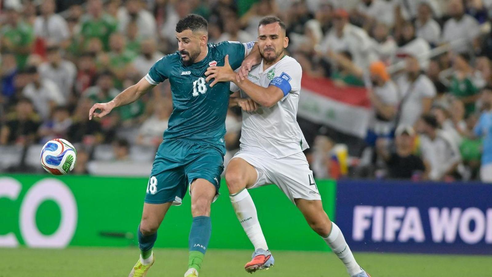 Aymen Hussein (i) from Iraq with Luis Haquim from Bolivia