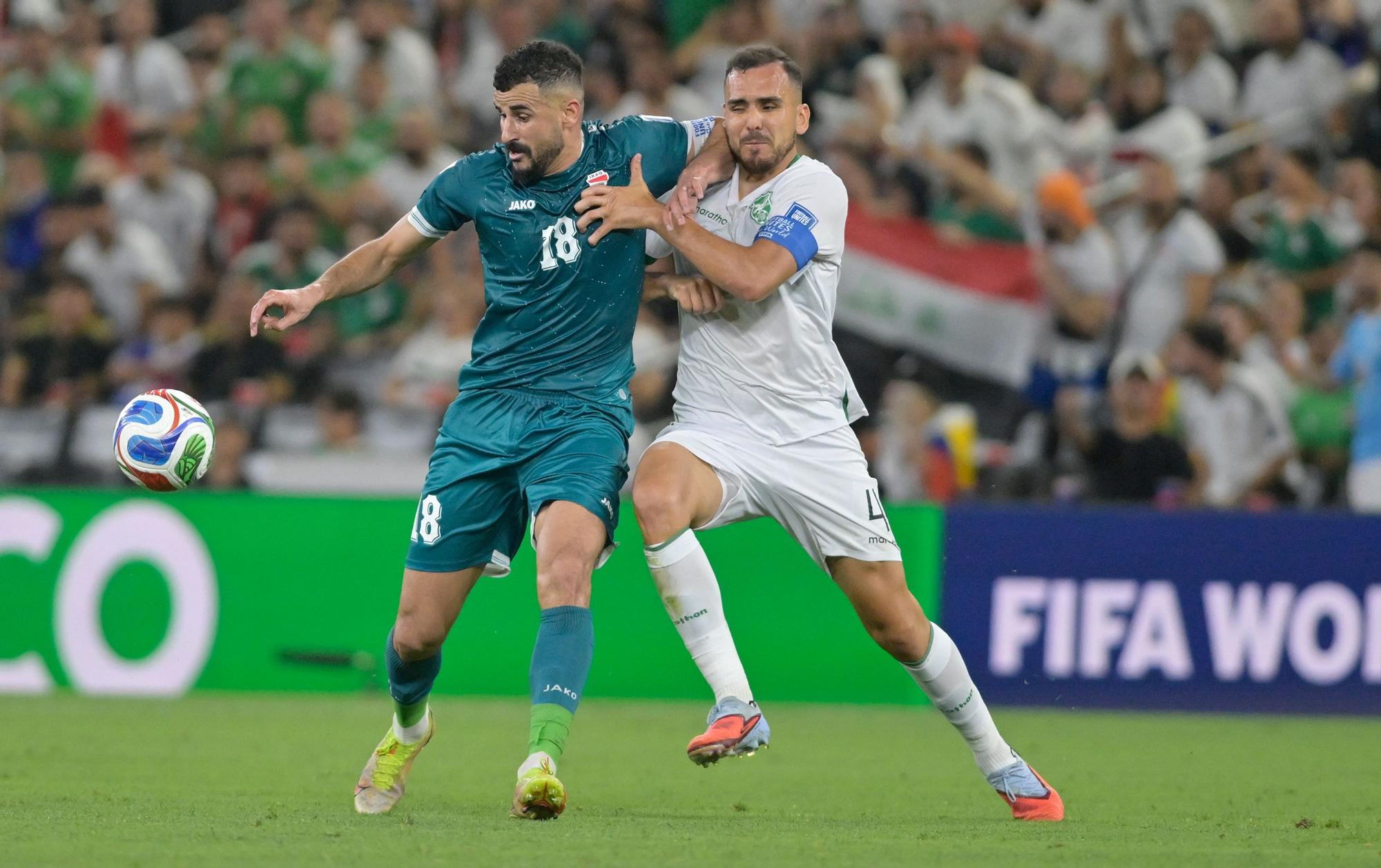 Aymen Hussein (i) de l'Iraq amb Luis Haquim de la Bolívia