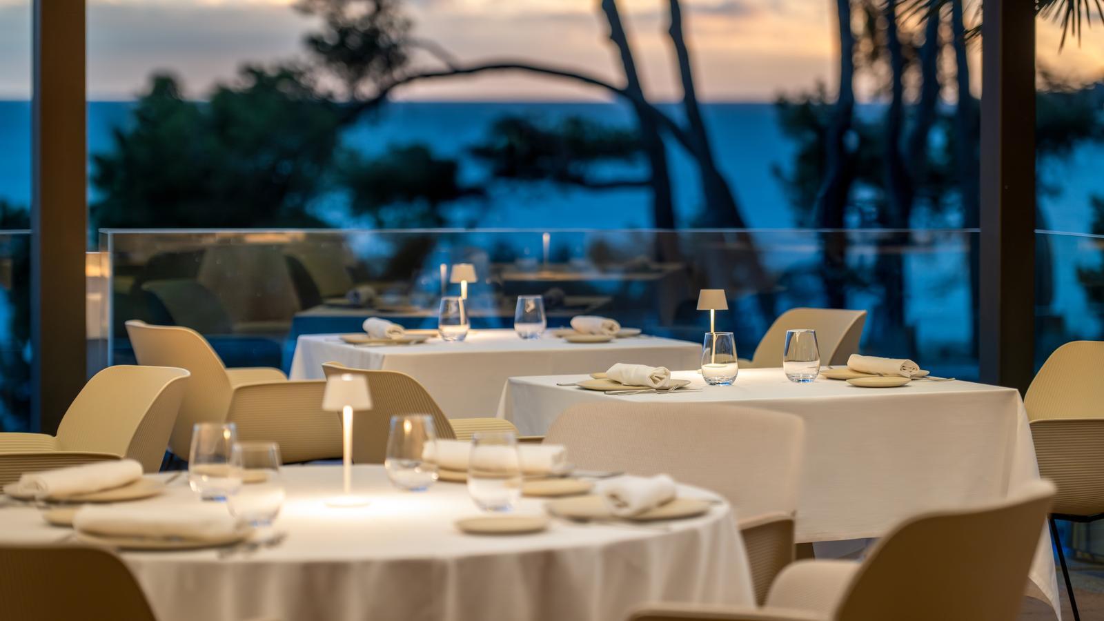 El hotel Cala del Pi, con el restaurante del mismo nombre, está situado en la población Platja d'Aro