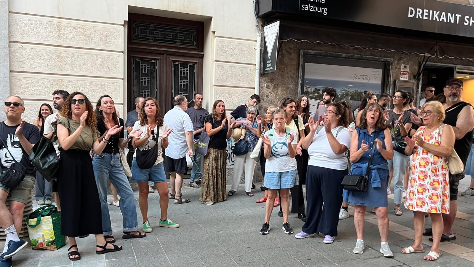 Concentration in front of the delegation of the Spanish government