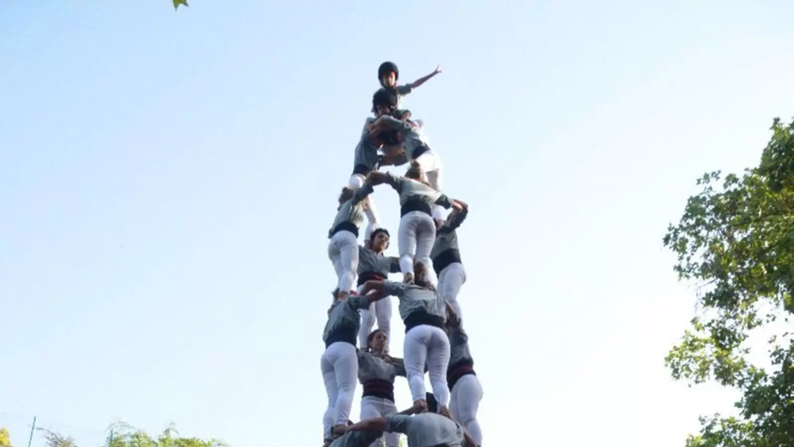 Els Castellers de Sants estrenen el quatre folrat i arrodoneixen la seva primera tripleta màgica de l'any