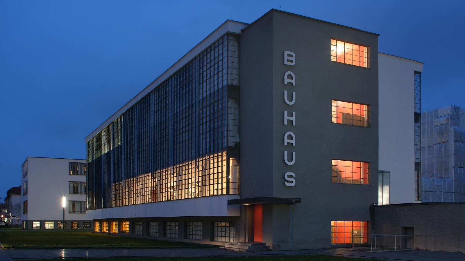Edificio de la Bauhaus en Dessau, de Walter Gropius