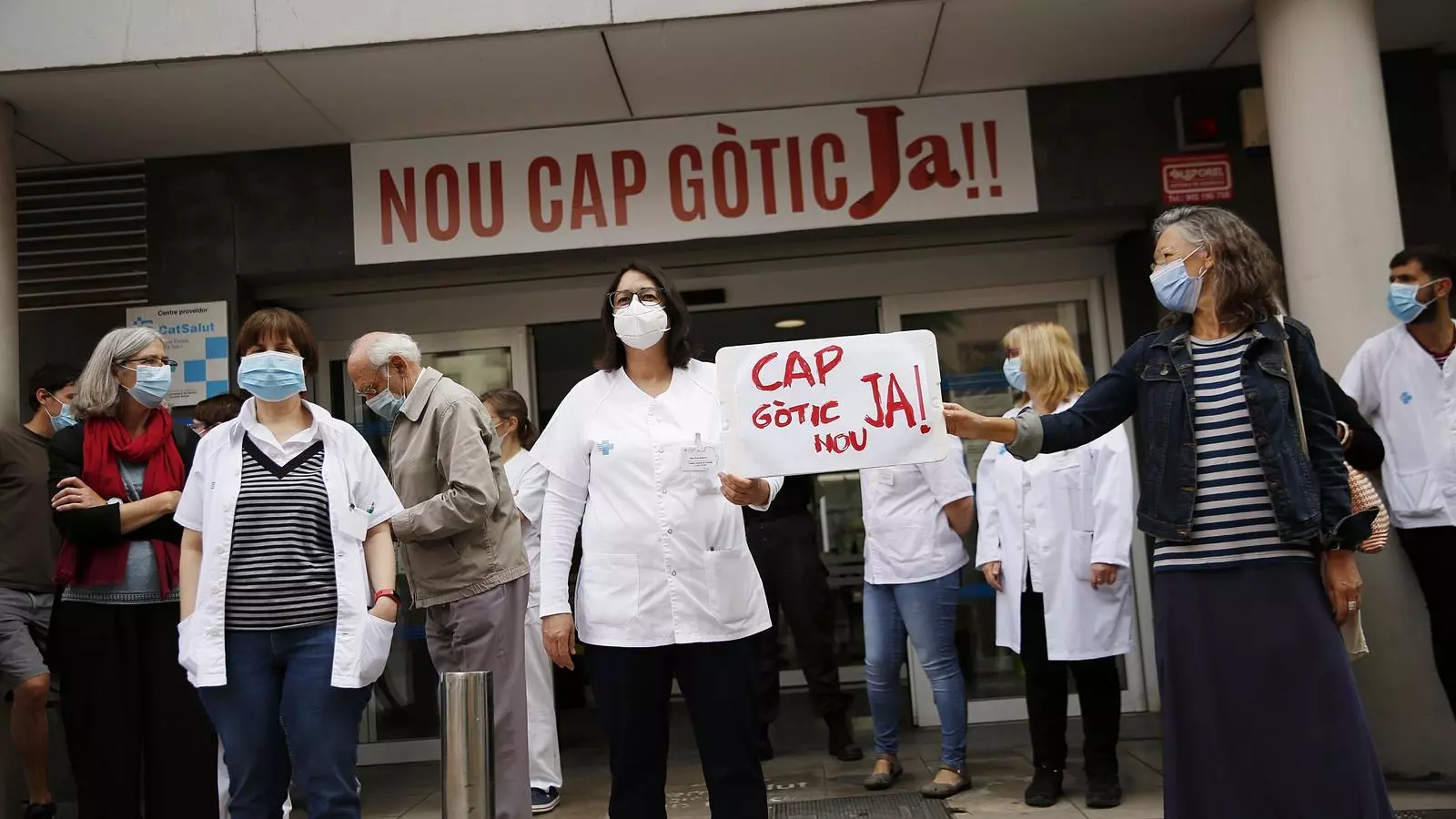 Veïns i professionals sanitaris s'han unit per exigir una remodelació i ampliació del CAP del barri Gòtic de Barcelona