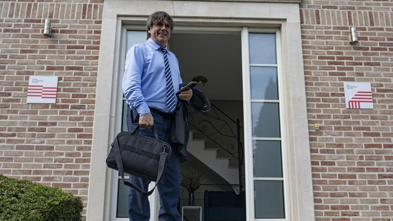 Carles Puigdemont entering his home, in Waterloo, July 2023