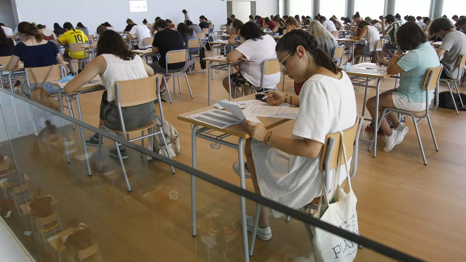 Estudiants durant la Selectivitat al Palau dels Congressos de Palma.