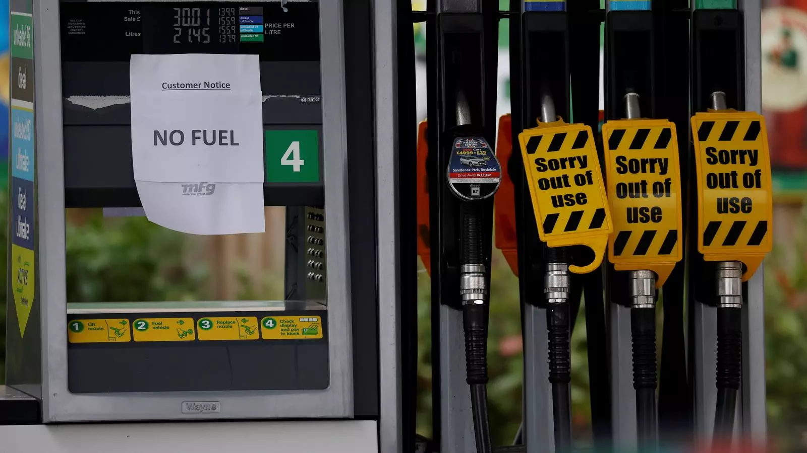 Aspecte que presentaba este martes por la mañana un gasolinera a las cercanías de Manchester, al norte de Inglaterra
