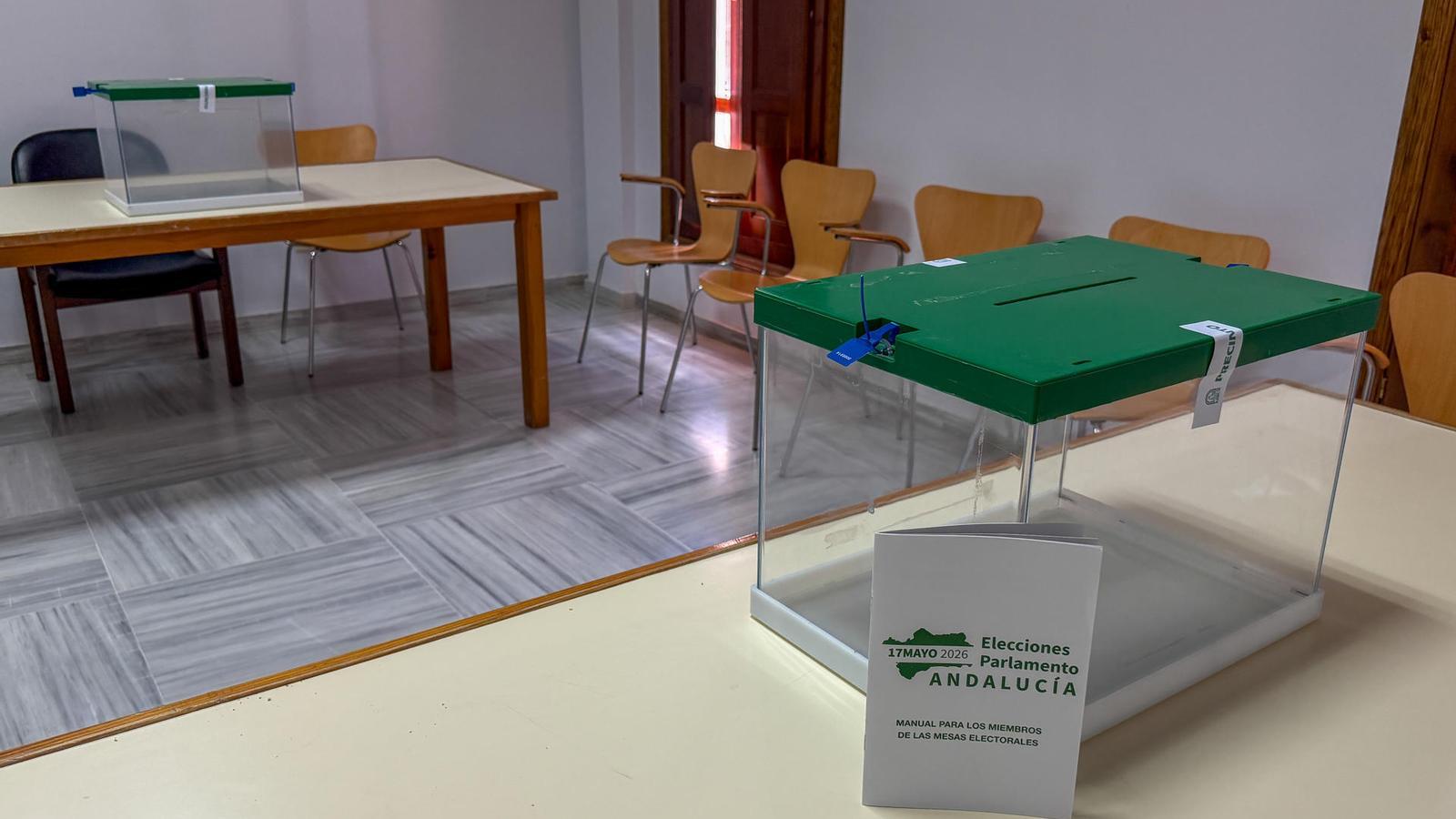 Image of a ballot box located in one of the polling stations in the province of Seville, in the municipality of Castilleja de Guzmán