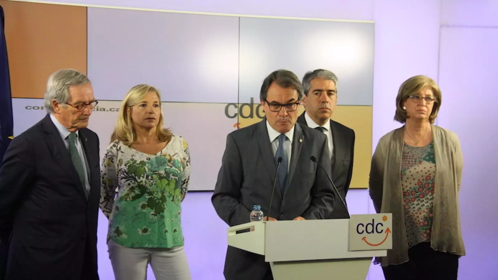 Joana Ortega, darrere de Mas, és una de les imputades pel 9-N