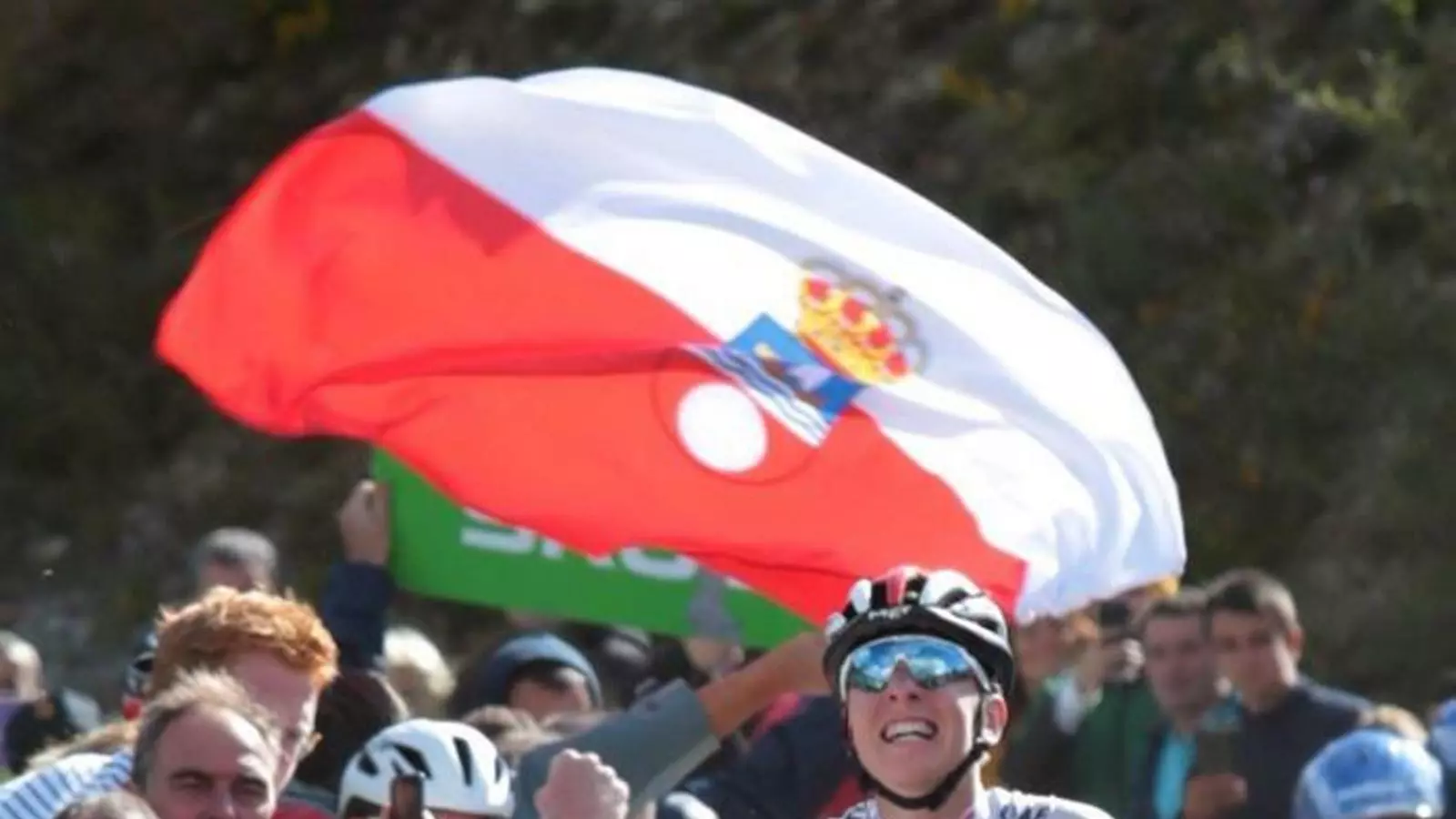 Festival eslovè a la Vuelta, amb Roglic consolidant el liderat i Pogacar guanyant l'etapa