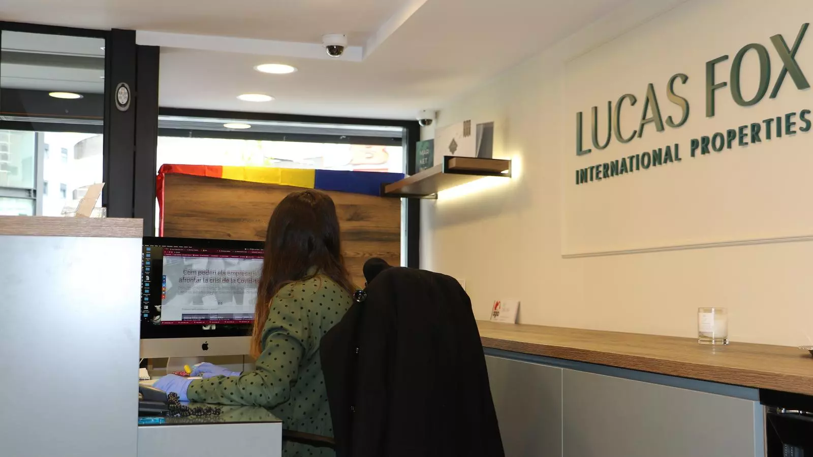 Una immobiliària d'Andorra la Vella, el dia que van reobrir la seva activitat. / A.M. (ANA)