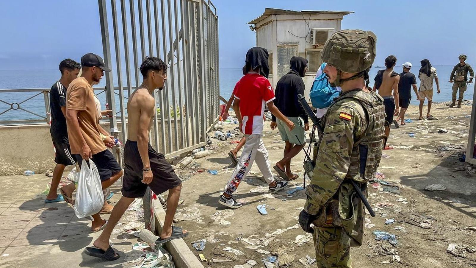 People returning to Morocco from Ceuta, this Friday.