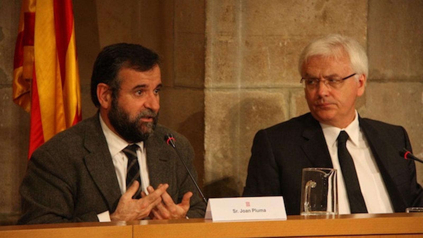 El director general d'Arxius, Biblioteques, Museus i Patrimoni, Joan Pluma, amb el conseller Ferran Mascarell / ACN