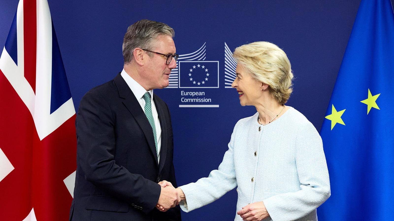 Keir Starmer and Ursula von der Leyen, yesterday in Brussels. B.CREMEL / GETTY
