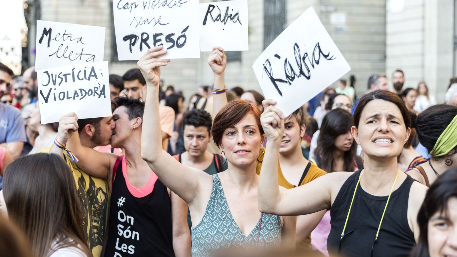 Demonstration in Plaça Sant Jaume rejecting the decision of the Navarre Court to grant provisional release to the members of 'la Manada'