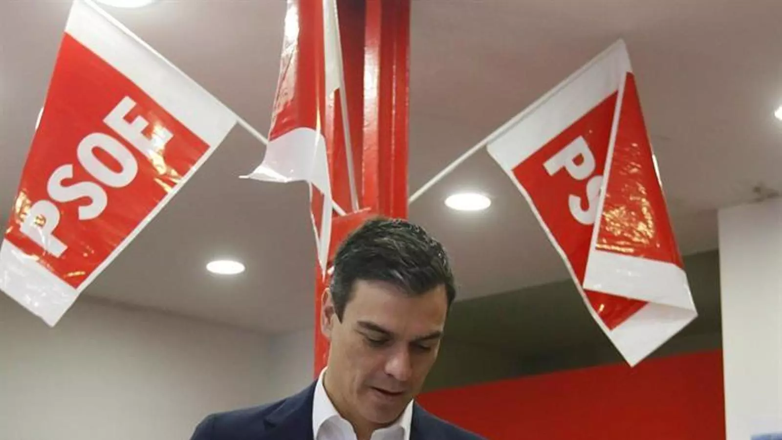 El líder del PSOE, Pedro Sánchez, ha votat de bon matí en la consulta no vinculant sobre l'acord amb C's