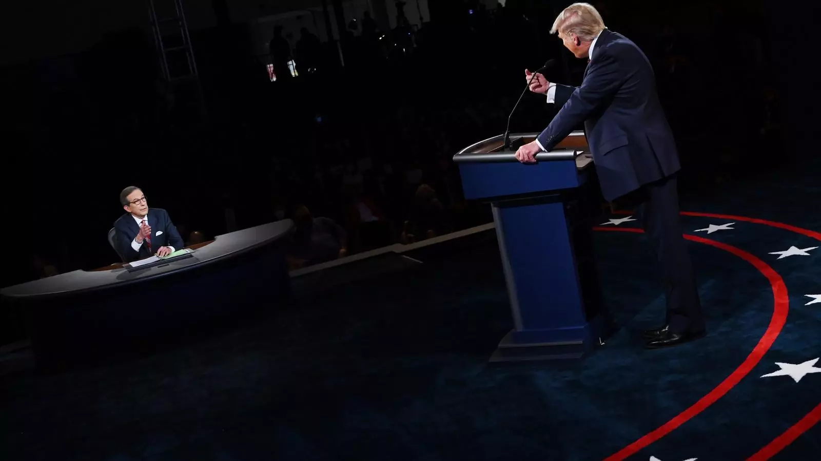 Donald Trump parlant amb el moderador Chris Wallace durant el debat electoral dels EUA