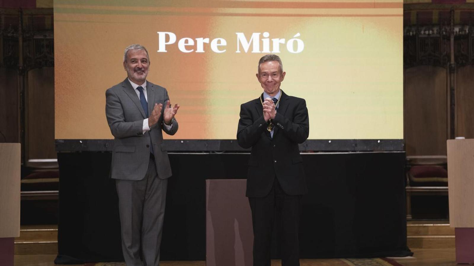 Pere Miró has received the gold medal for sports merit from the hands of the mayor Jaume Collboni