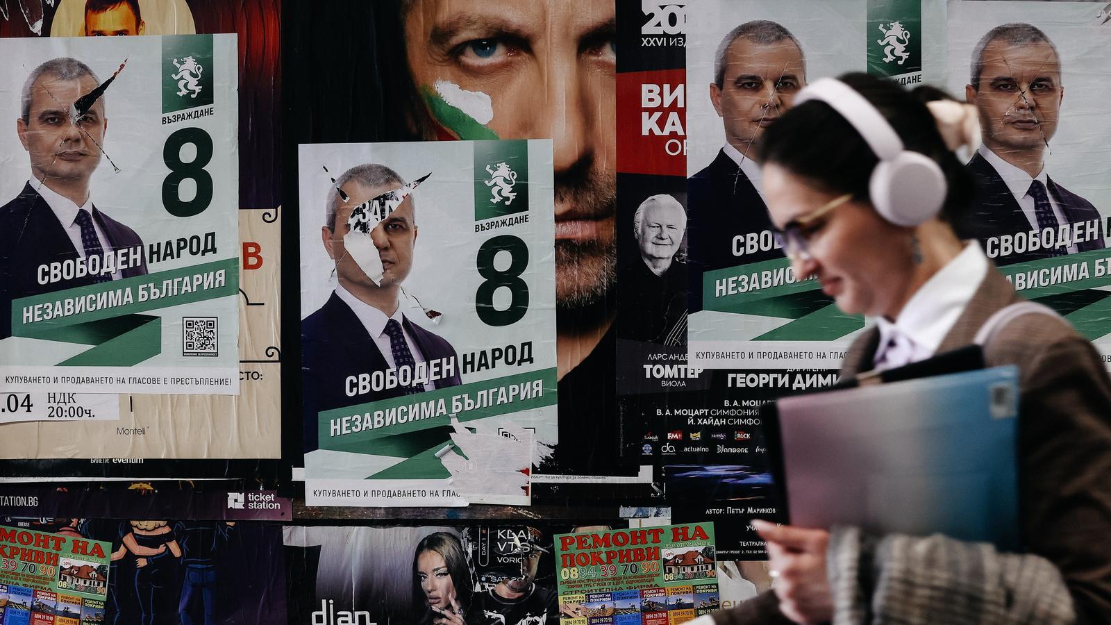 Carteles de la formación política Revival (Renacimiento) en Sofía (Bulgaria), de cara a las elecciones legislativas anticipadas del 19 de abril.