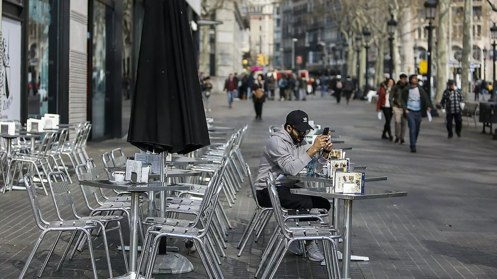 Els restaurants queden buits i amb les reserves cancel·lades