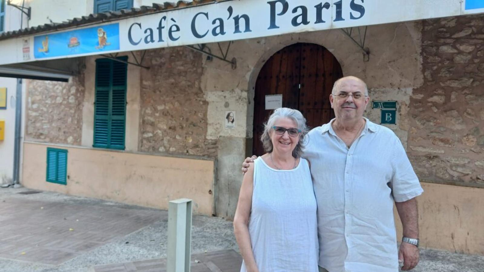 Miquel Llabrés i Maria Llabrés, propietaris del Cafè Can París des del 1981.