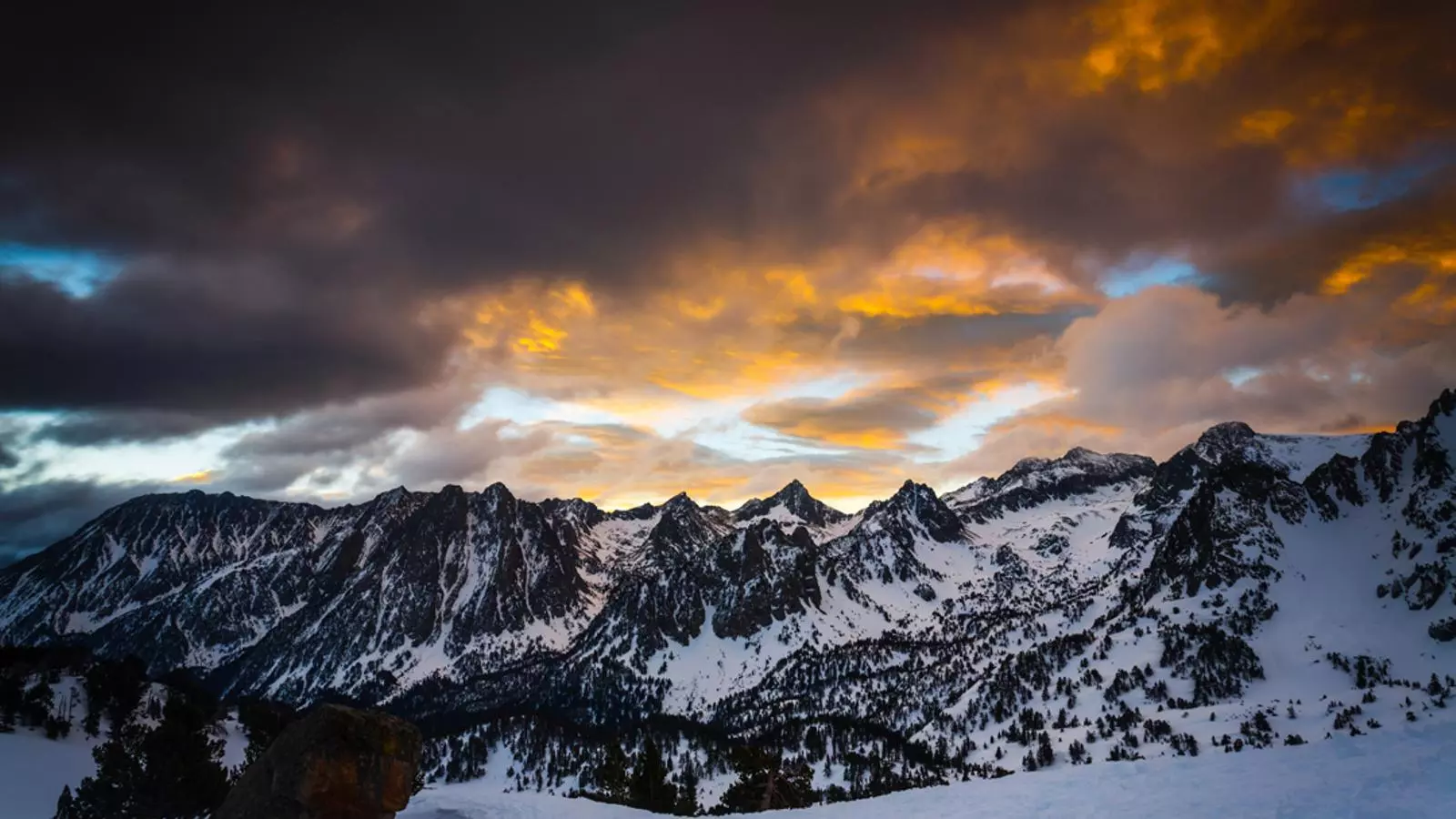 Paisatge pirinenc: cims i estanys d'Aigüestortes