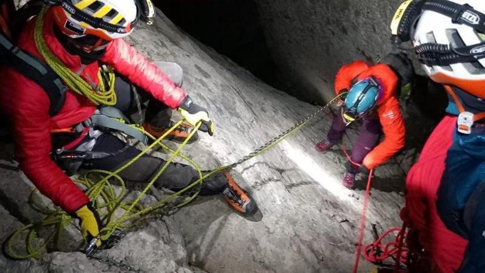 Image of the rescue of both climbers on Pedraforca.
