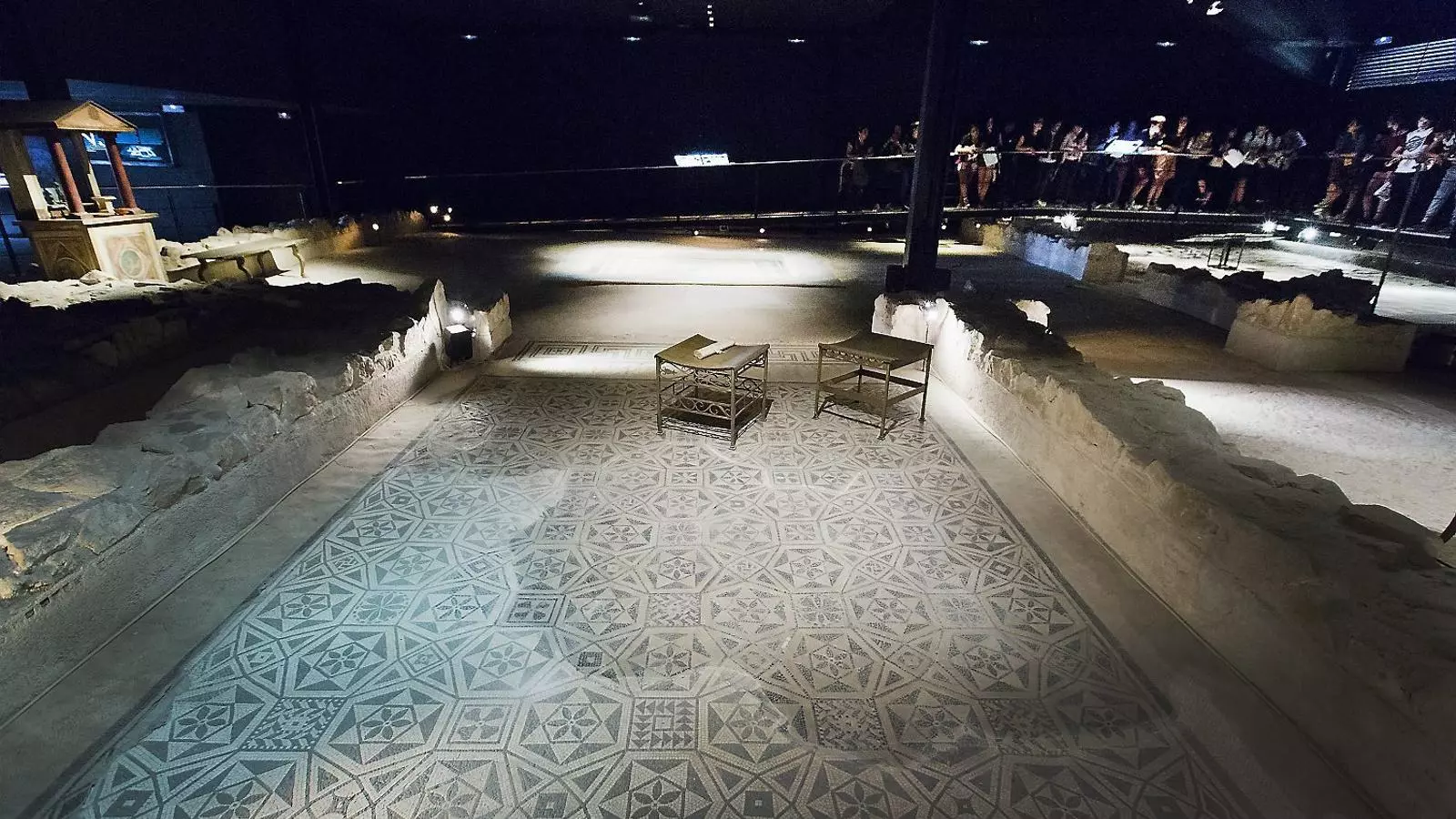 Una de les habitacions principals d’una casa de l’antiga Baetulo, amb el típic paviment de mosaic, molt ben conservat.