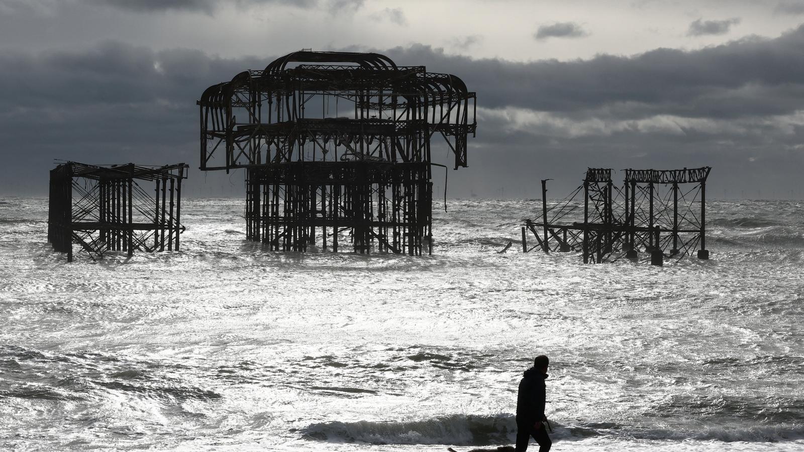 The west pier of Brighton, half sunk because of the storm Austen.