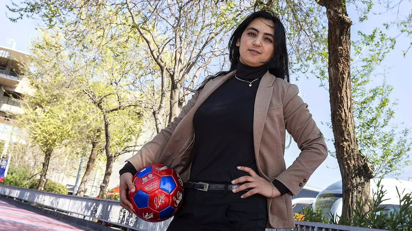 “Ens tiraven pedres i ens deien prostitutes només per voler jugar a futbol”