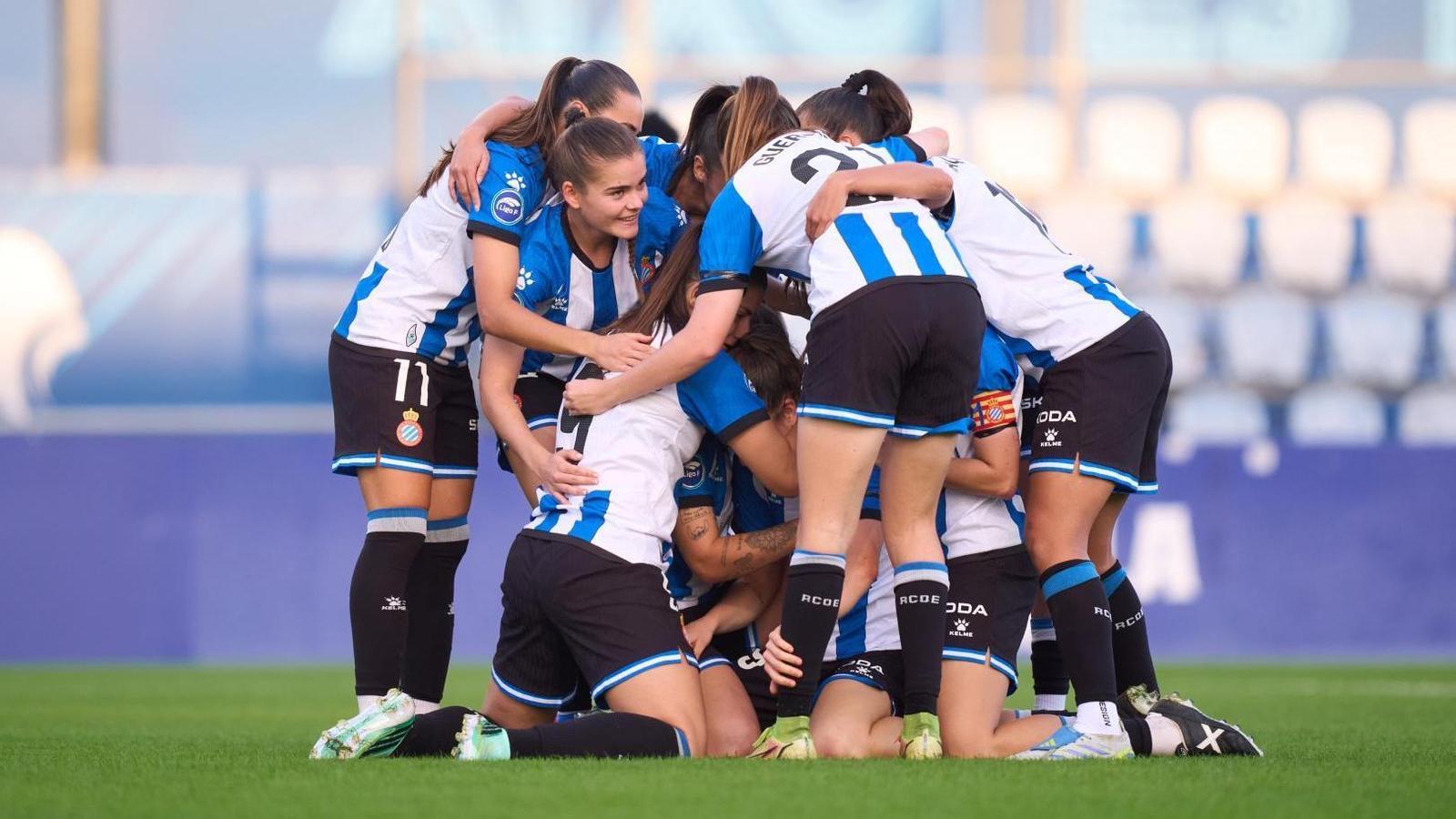 Las jugadoras del Espanyol celebran uno de los goles contra el Logroño