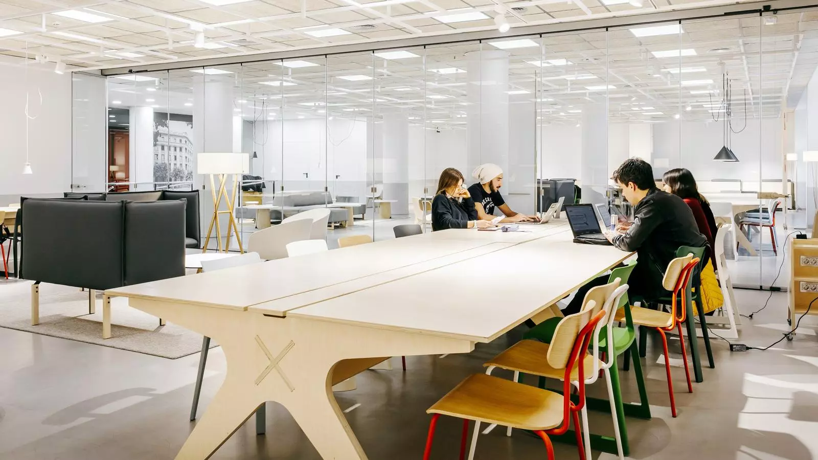 Imatge d'un espai de treball a la Barcelona School of Management, de la UPF