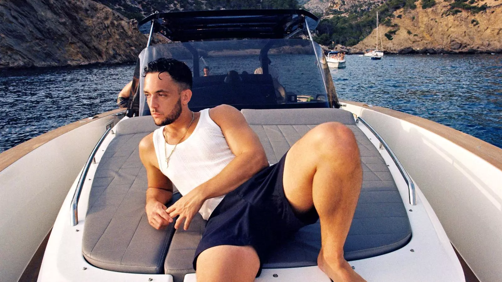 C. Tangana en una llanxa