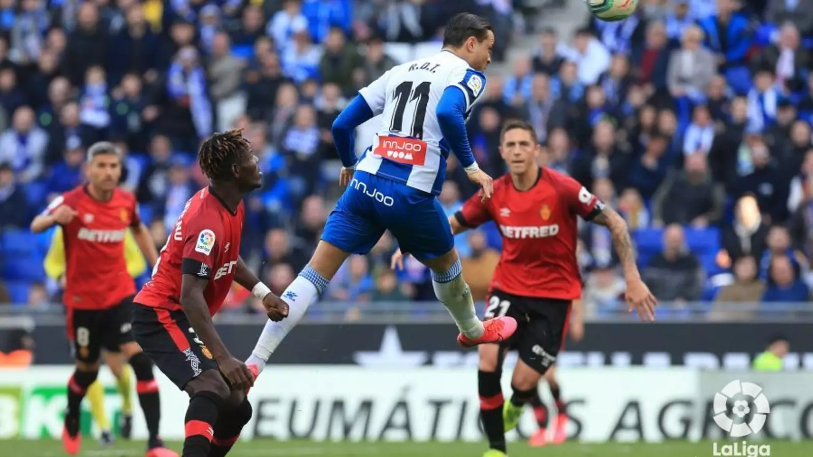 Raúl de Tomás ha marcat de cap contra el Mallorca