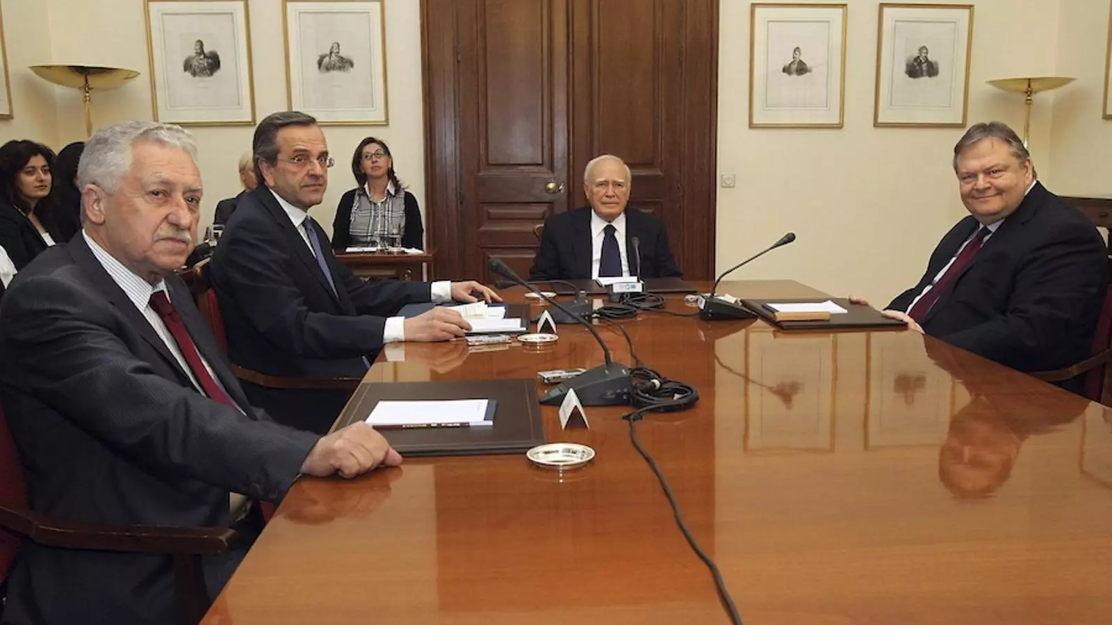 Els líders dels principals partits polítics grecs durant una reunió per arribar a un acord de govern / EFE