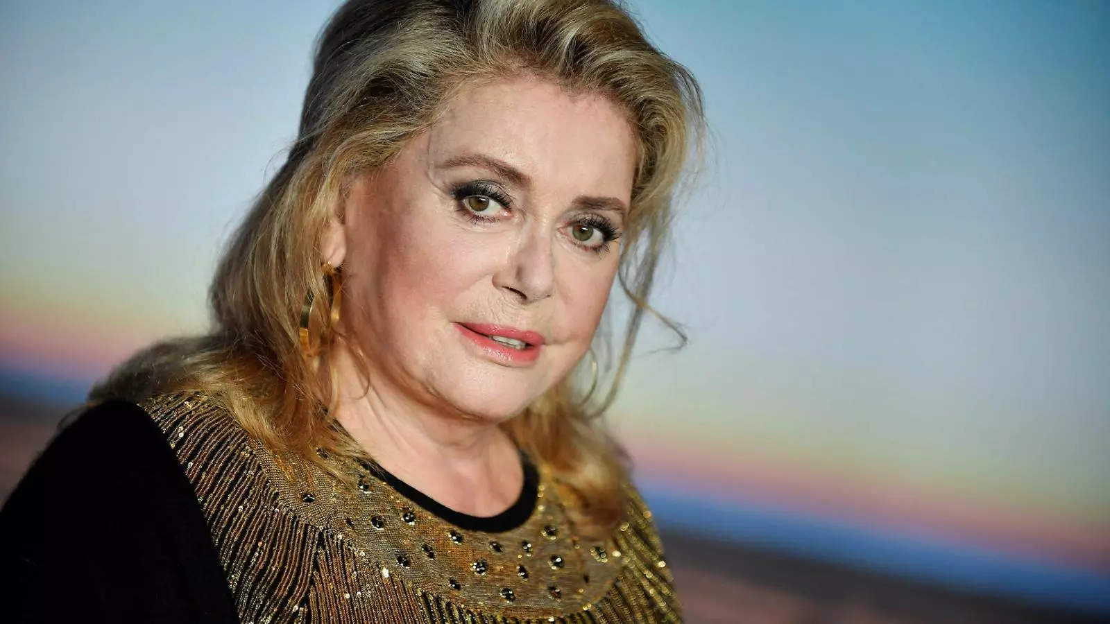 Catherine Deneuve, ingressada