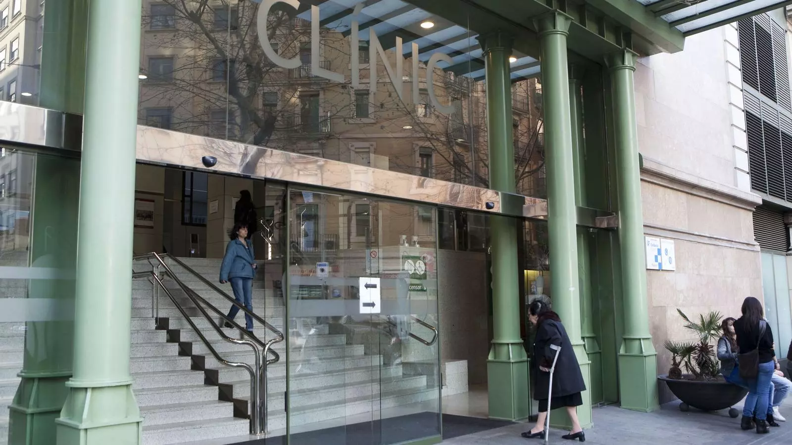 La direcció del Clínic ha presentat a treballadors i sindicats com serà el nou model de gestió.