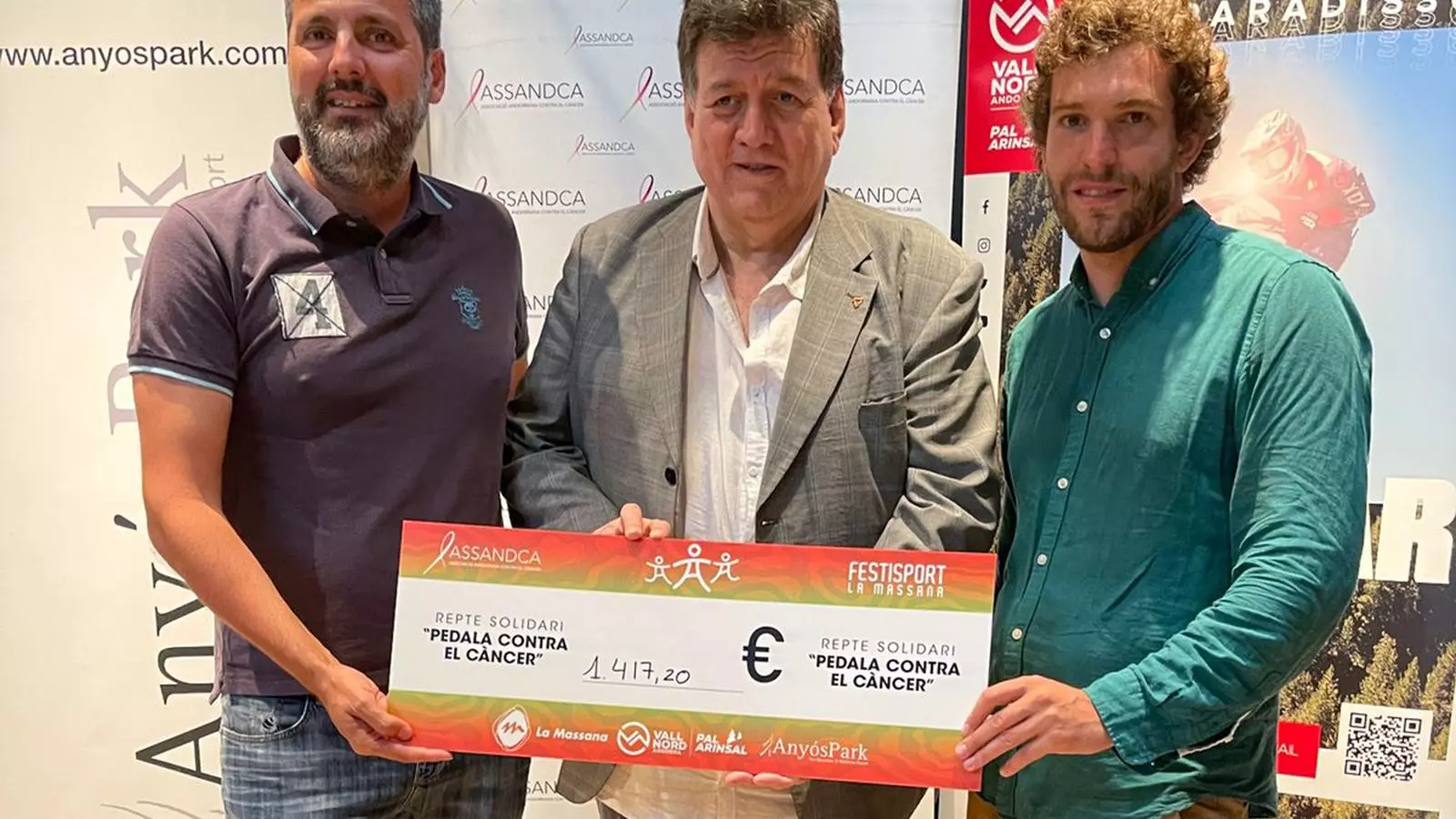 L'instant de l'entrega del xec.