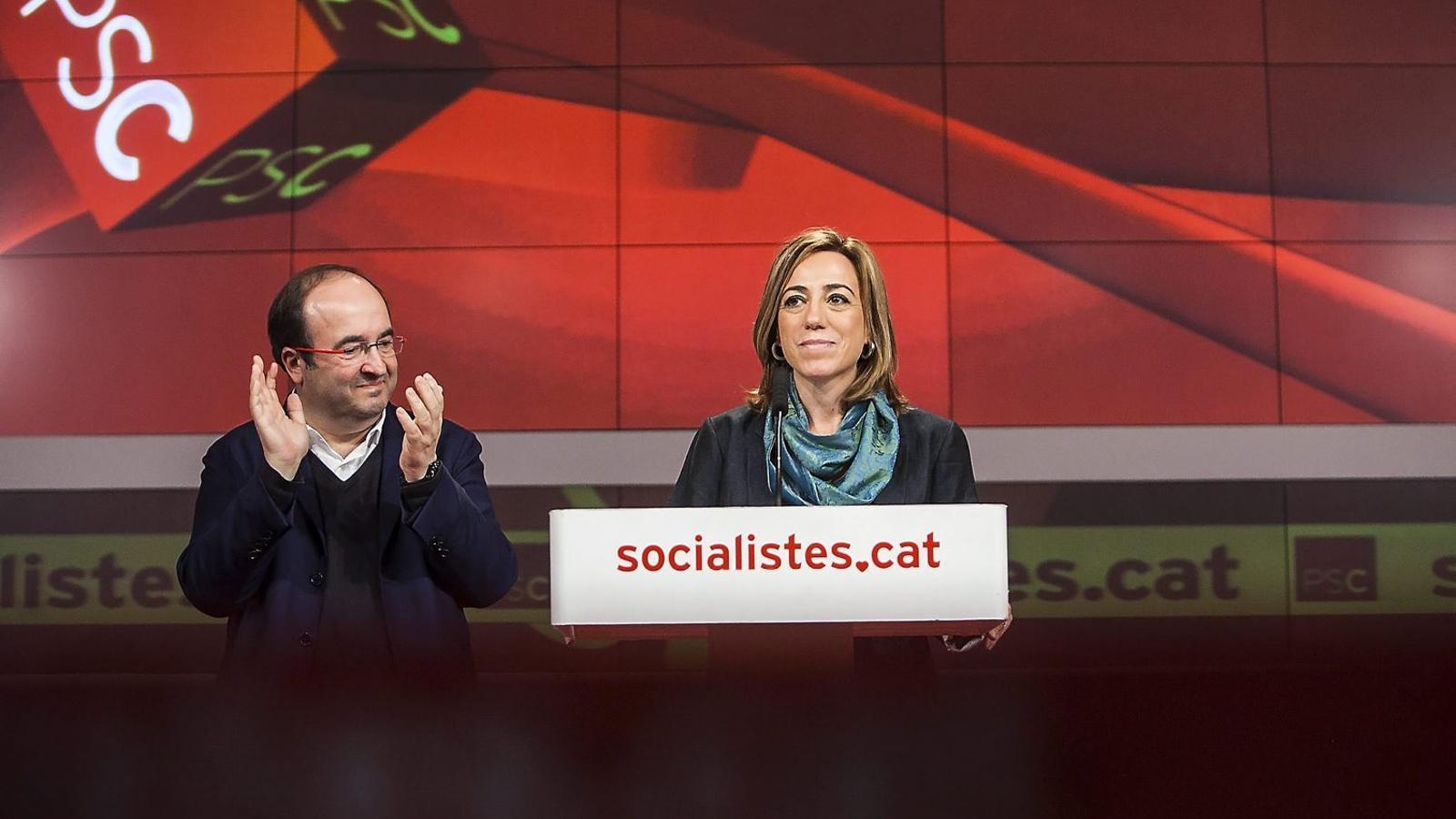 Carme Chacón va comparèixer al costat de Miquel Iceta després de veure com perdia sis diputats respecte dels ja decebedors resultats del 2011.