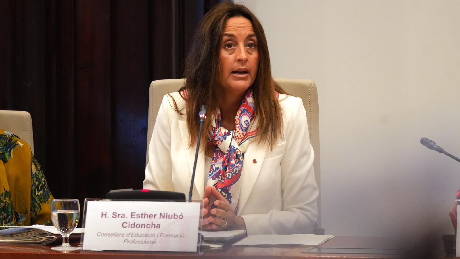 La consellera de Educación, Esther Niubó, comparece este martes ante la Comisión de Educación y Formación Profesional del Parlament.