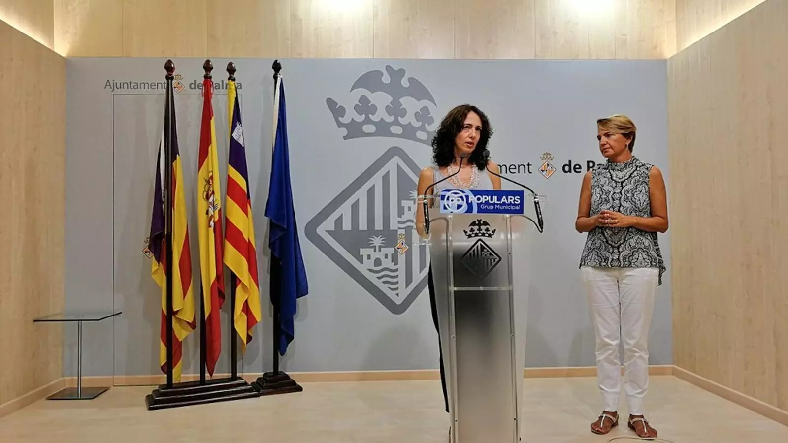 La regidora popular, Lourdes Bosch, i la portaveu Marga Duran
