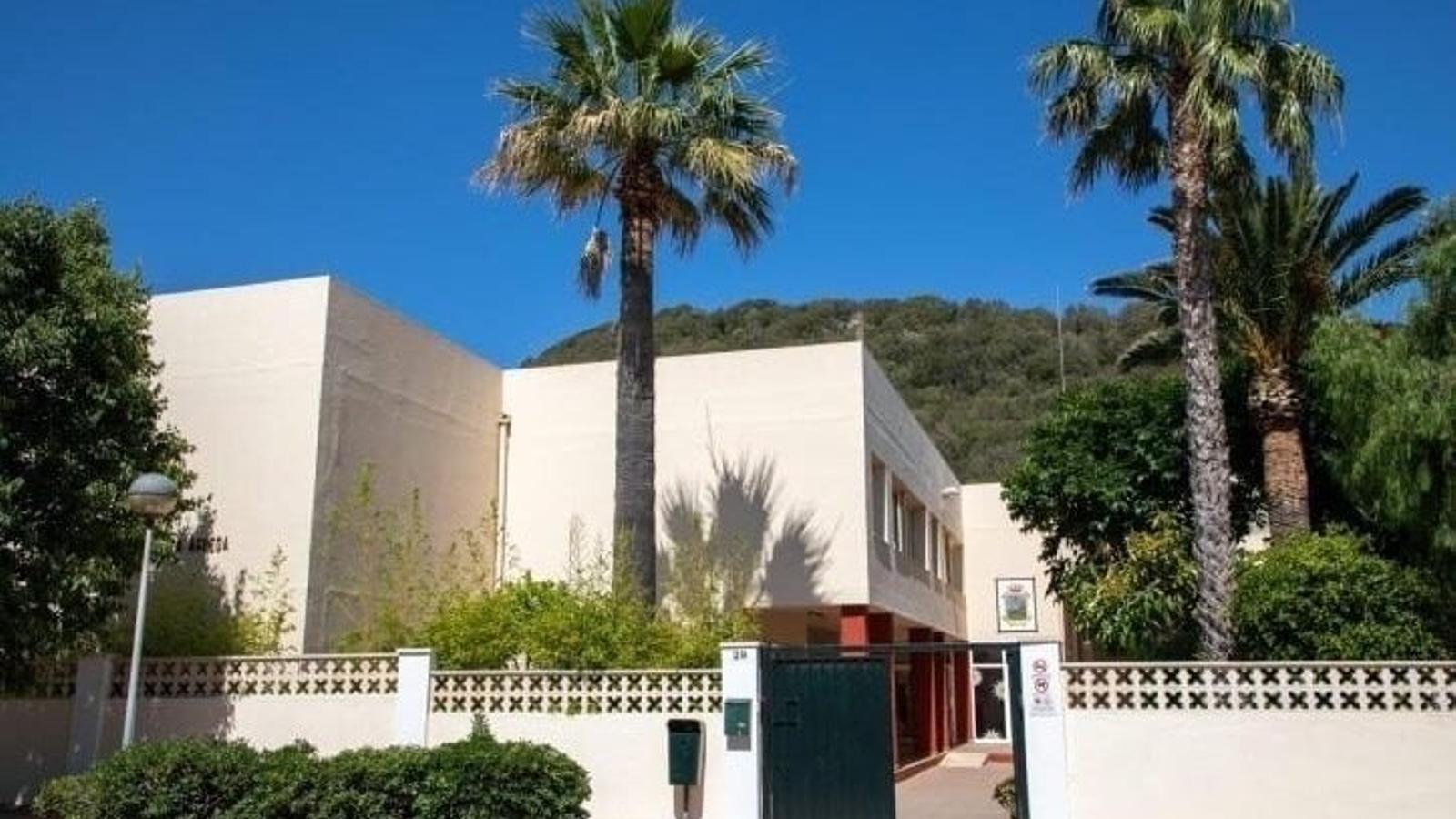 Fachada del CEIP Castillo de Santa Águeda.