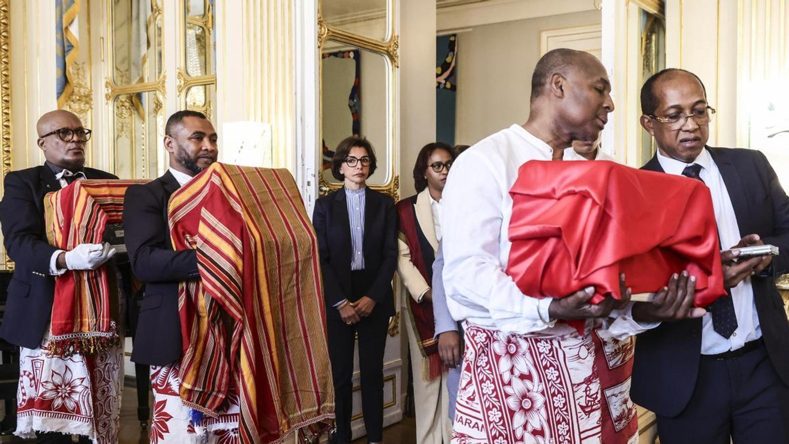 Ceremony for the delivery of human remains in Madagascar.